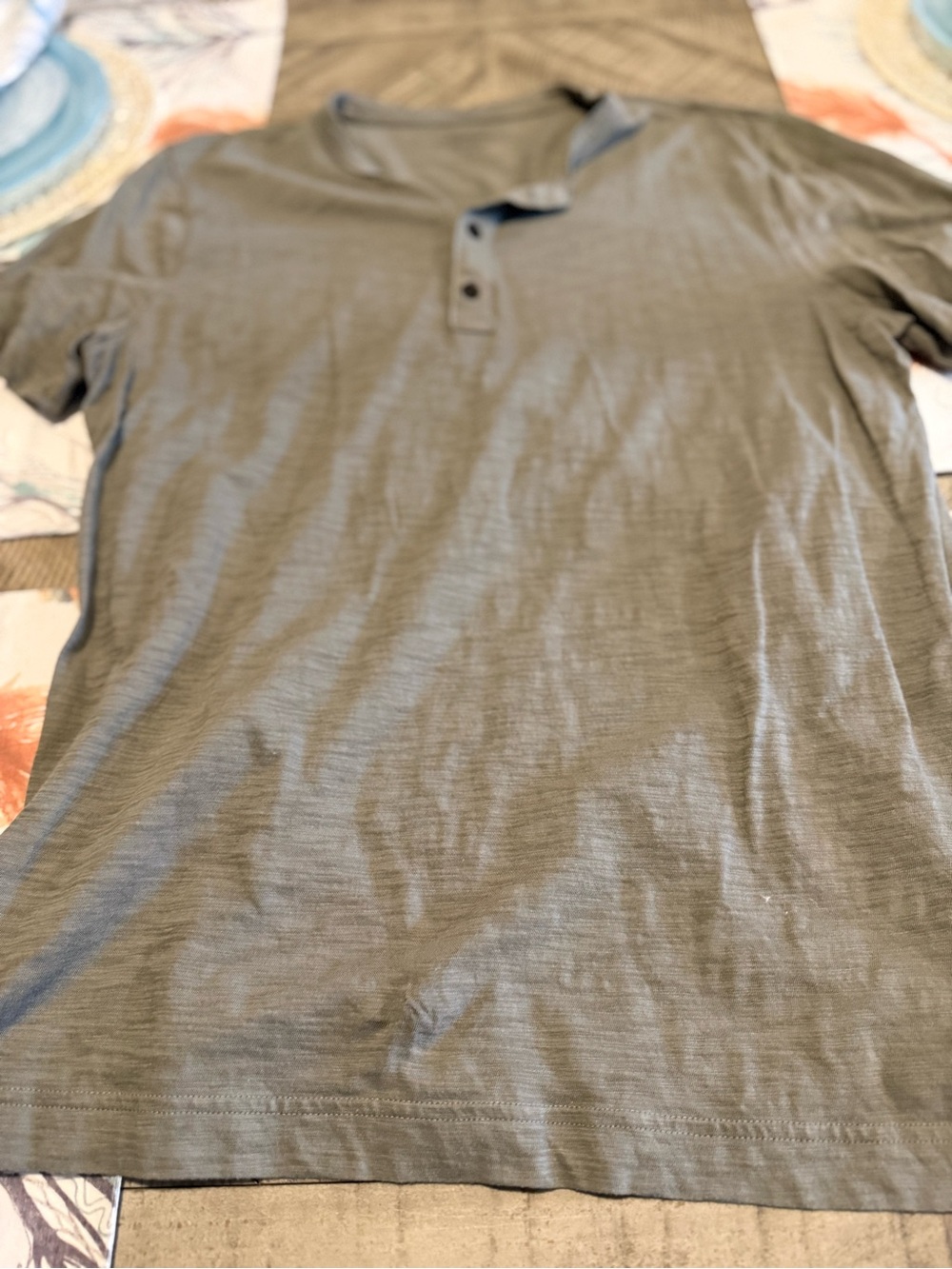 Banana Republic Men's Short-Sleeve Henley Shirt in Olive Gray